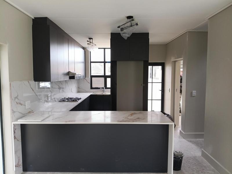 To Let 3 Bedroom Property for Rent in Uitzicht Western Cape